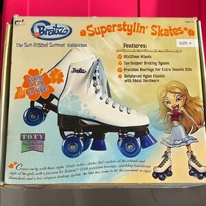 Superstylin' Skates - White and Blue